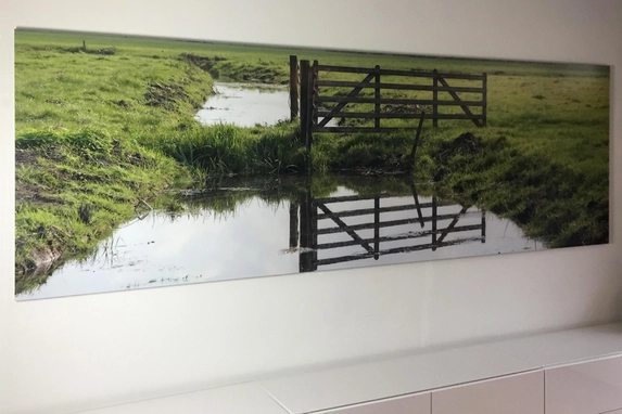 Die professionelle, hinter kristallklarem Acryl geklebte Fotovergrößerung ist eine Zierde für jedes Interieur.