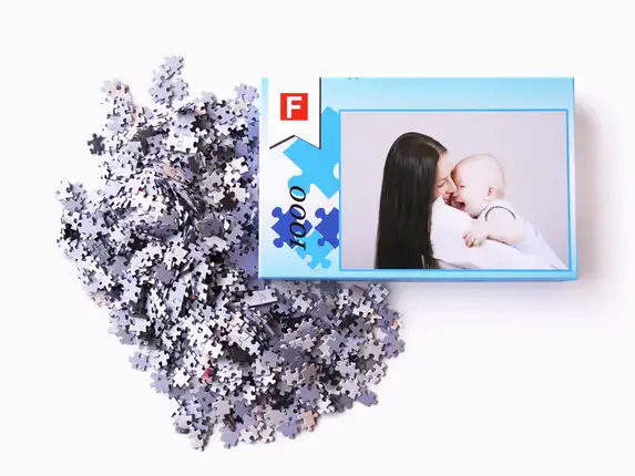 Fotopuzzle mit 1000 Puzzlestücken im Format 48 x 68 cm, mit Steve Doos, der das Foto fertig gestellt hat.