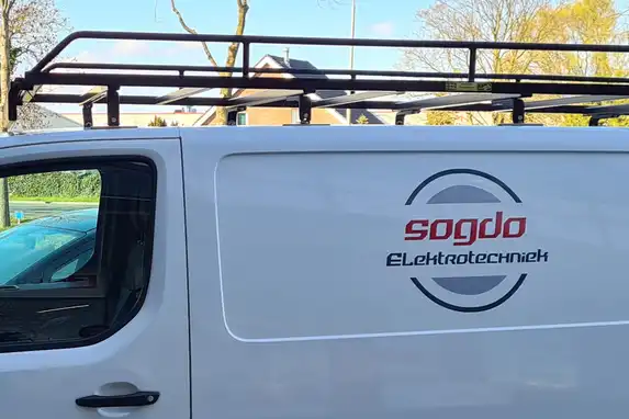 Aufkleber mit transparent aufgedrucktem Logo, ideal für Auto oder Transporter, Aufkleber bleiben jahrelang haltbar.