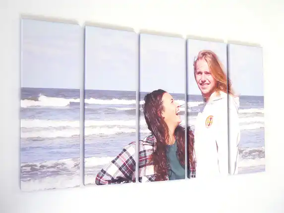 Ein Foto auf Leinwand als mehrteilig verarbeitetes Fotogeschenk.
