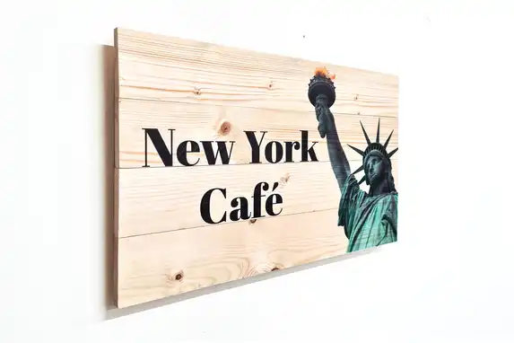 Foto auf naturbelassenem Fichtenholz ist nur auf Anfrage möglich. info@ihr-fotogeschenk.de