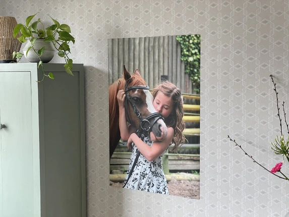 Poster Kind mit Pferd: Fotogeschenk Hochwertige Fotoposter zu günstigen Preisen.