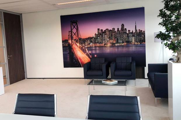 Wir haben diesen 200 x 300 cm großen Bilderrahmen und das Foto für das Büro von Thriving Leaders von Jean Paul van Opstal in Utrecht geliefert.
