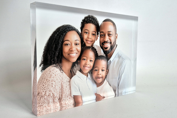 Das Foto im Acrylblock erzeugt eine schöne Tiefenwirkung, wie wir hier auf diesem Familienfoto deutlich sehen können.